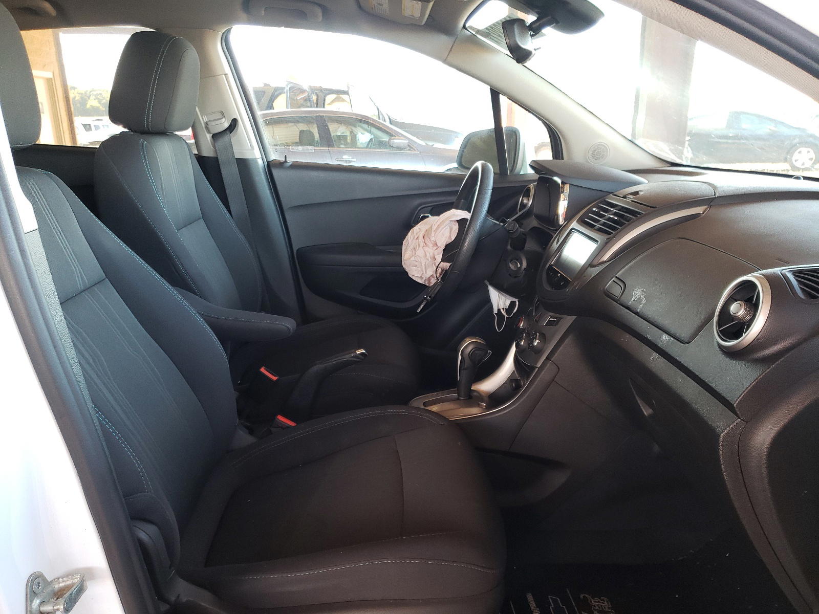 Photo 5 from auction – 2016 CHEVROLET TRAX 1LT with VIN 3GNCJLSB7GL141453