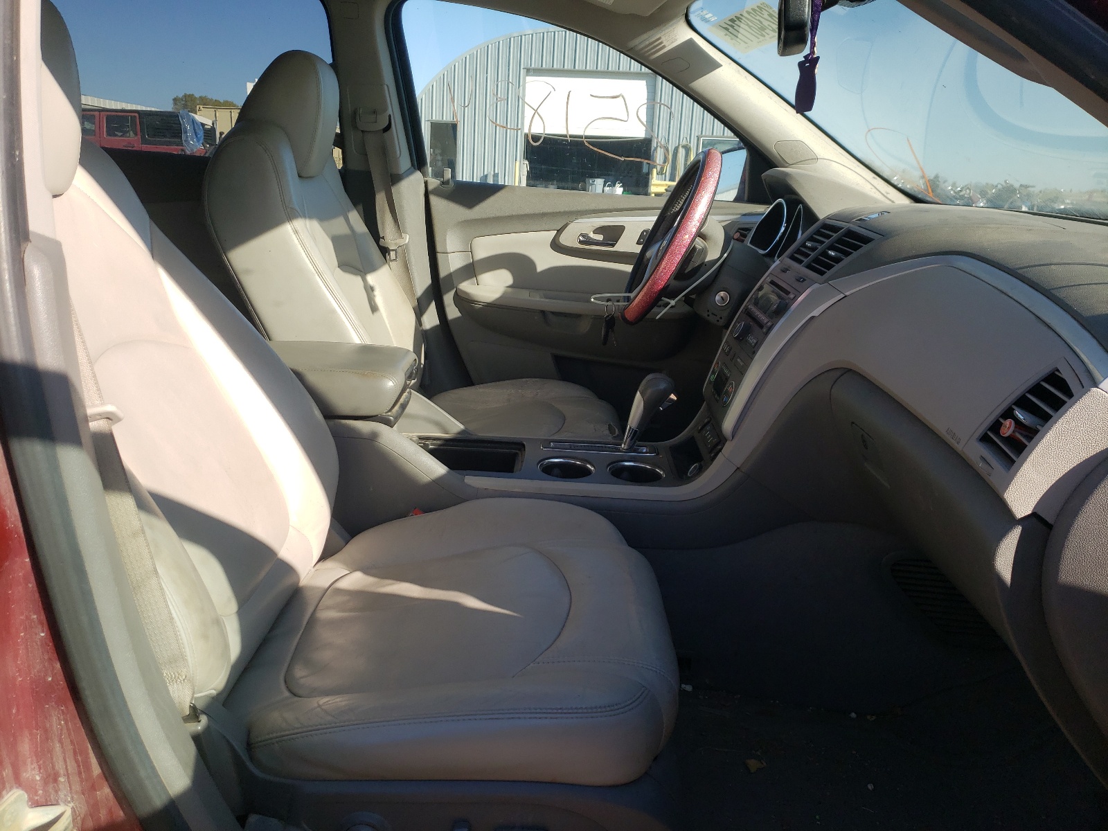 Photo 5 from auction – 2010 CHEVROLET TRAVERSE L with VIN 1GNLRGED9AJ239007