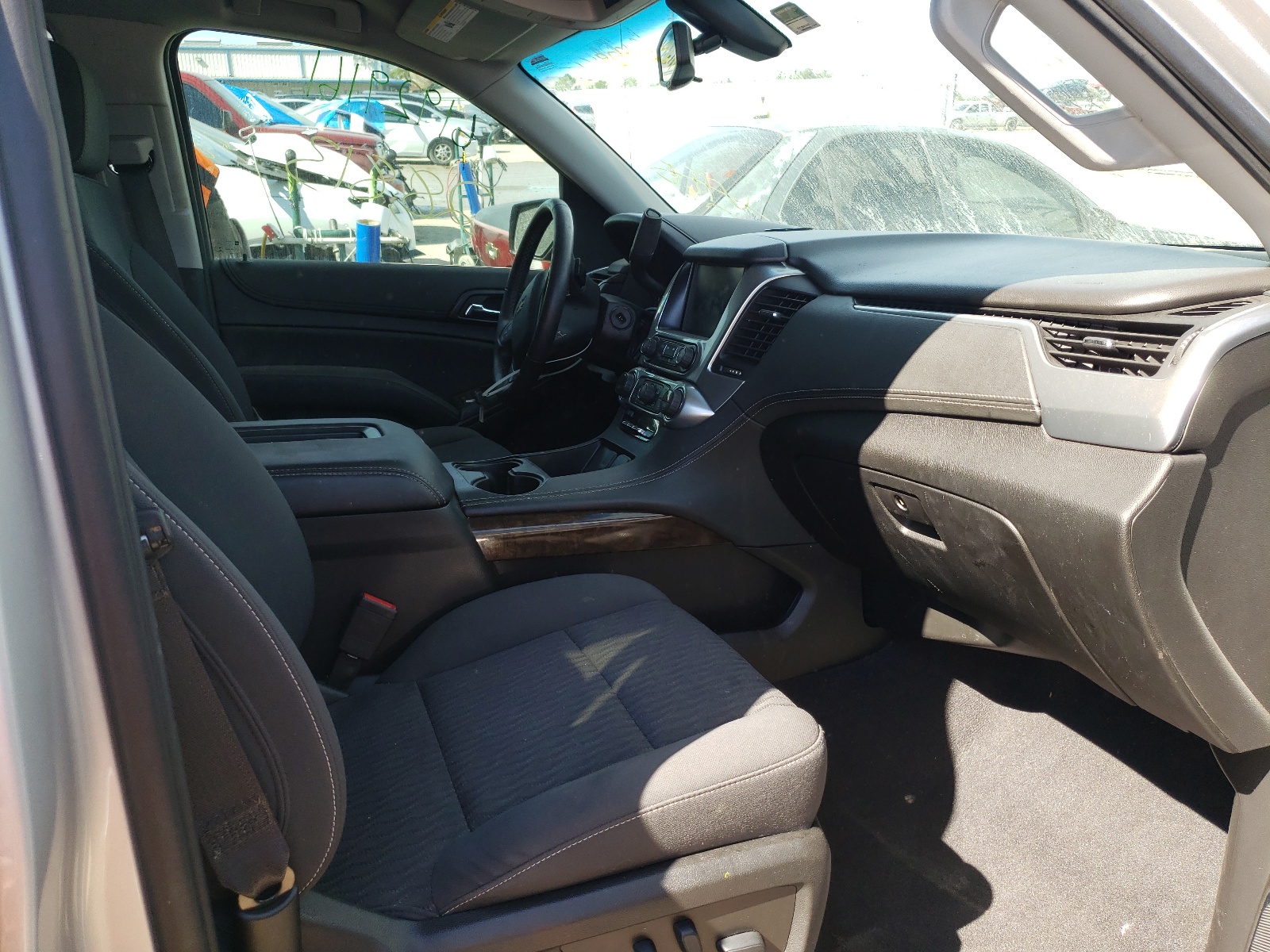 Photo 5 from auction – 2019 CHEVROLET SUBURBAN C with VIN 1GNSCGKCXKR133399