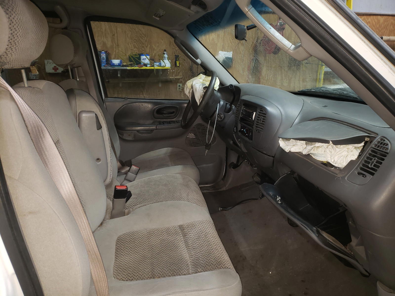 Photo 5 from auction – 2002 FORD F150 SUPER with VIN 1FTRW08LX2KD05985