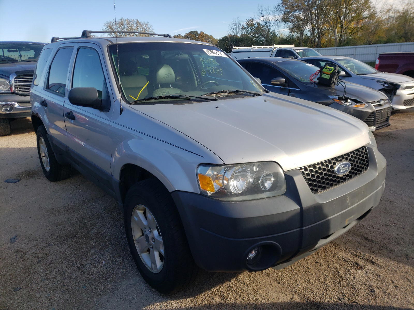 FORD ESCAPE 2005 with VIN 1FMYU93155KD73185 - Photo from auction