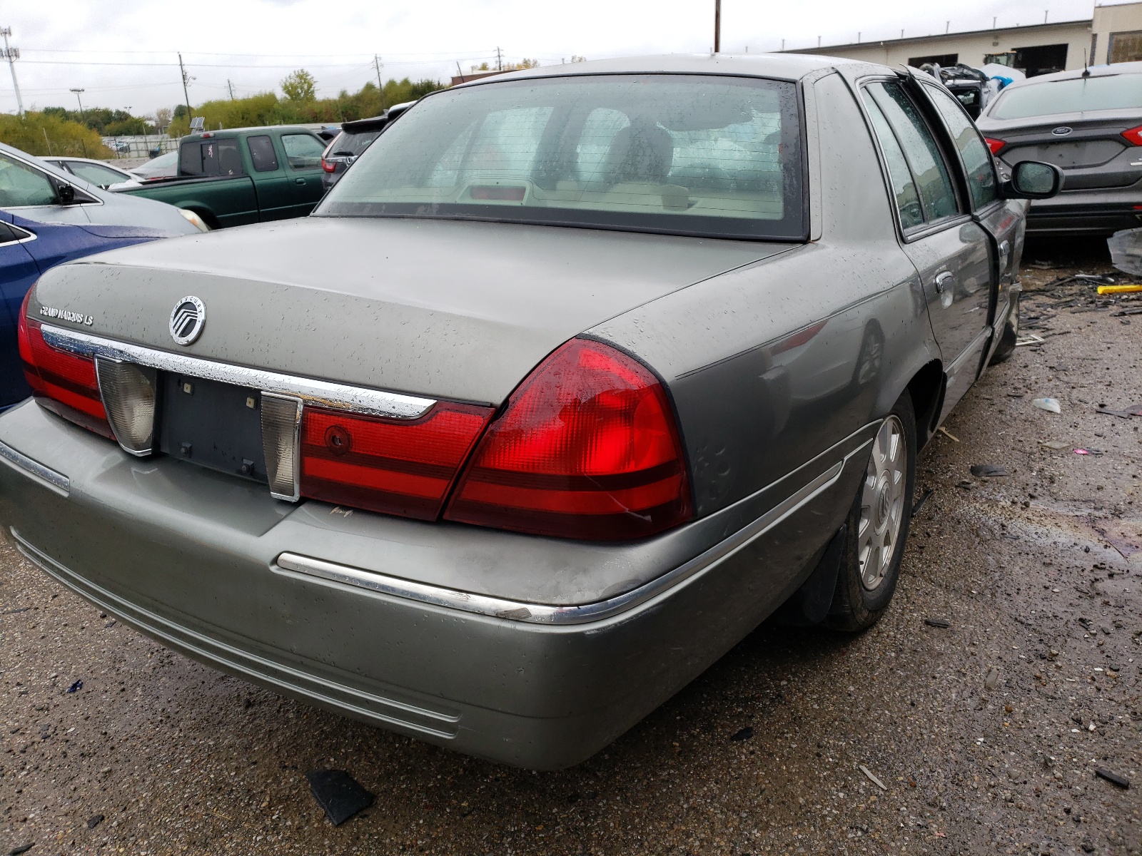 Photo 4 from auction – 2003 MERCURY GRAND MARQ with VIN 2MEFM75W63X691432
