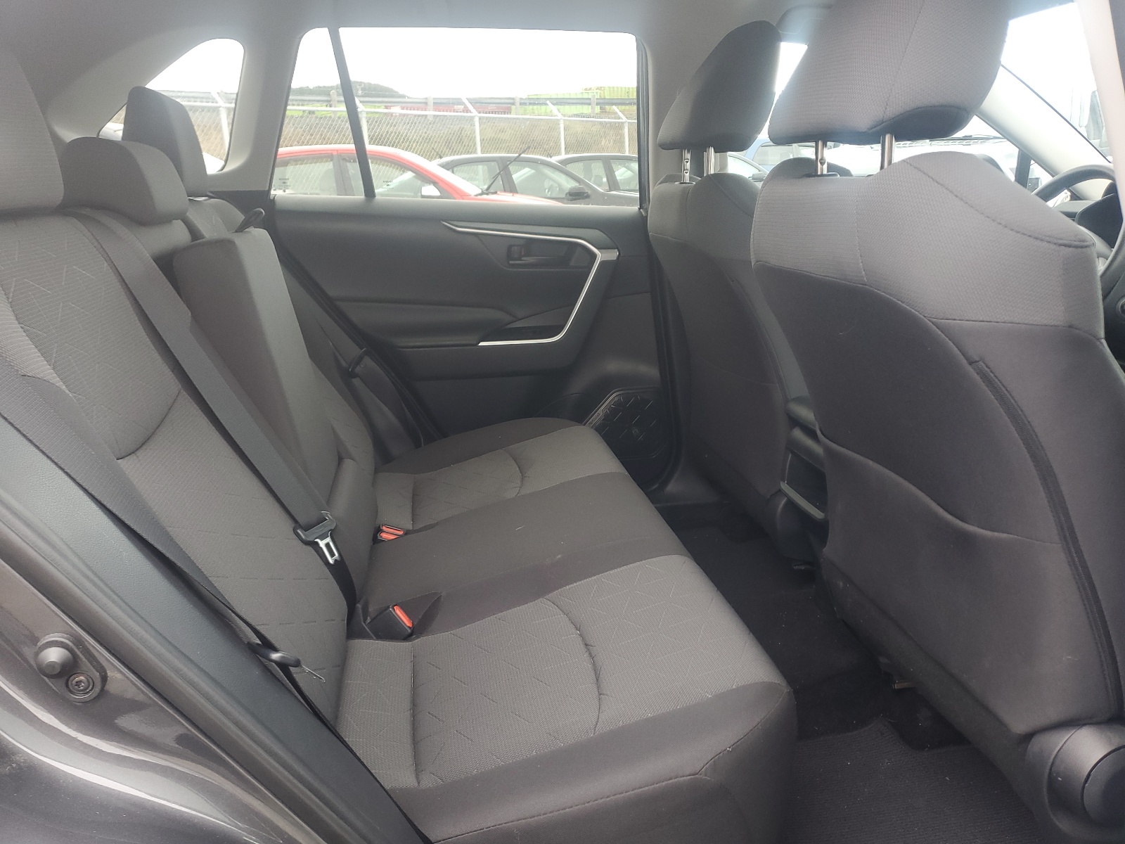 Photo 6 from auction – 2019 TOYOTA RAV4 LE with VIN 2T3B1RFV2KW045761