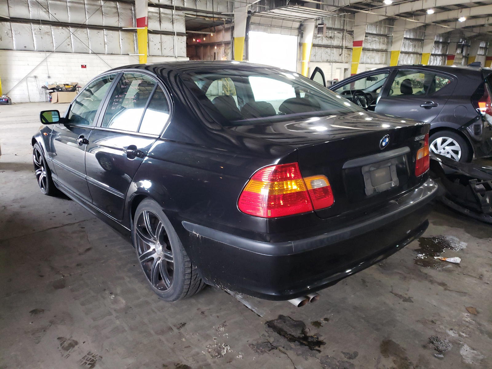 Photo 3 from auction – 2003 BMW 325 I with VIN WBAET37463NJ33146