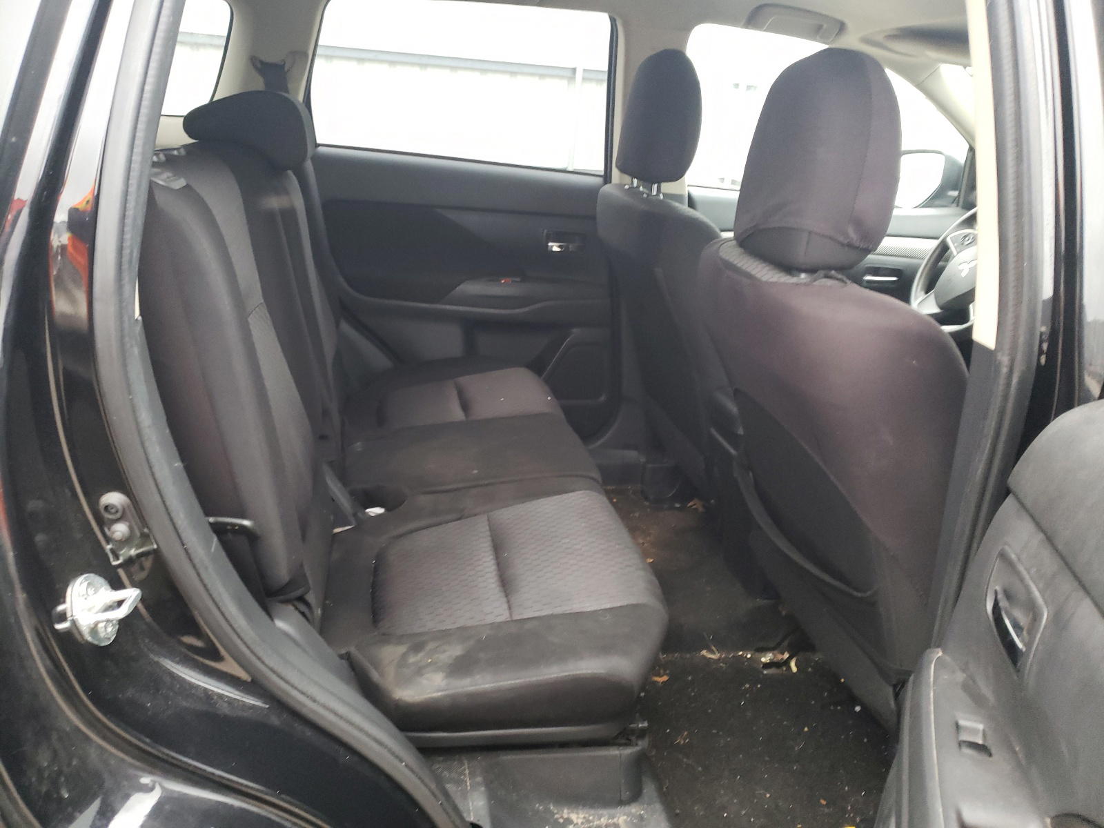 Photo 6 from auction – 2014 MITSUBISHI OUTLANDER with VIN JA4AD2A38EZ017283
