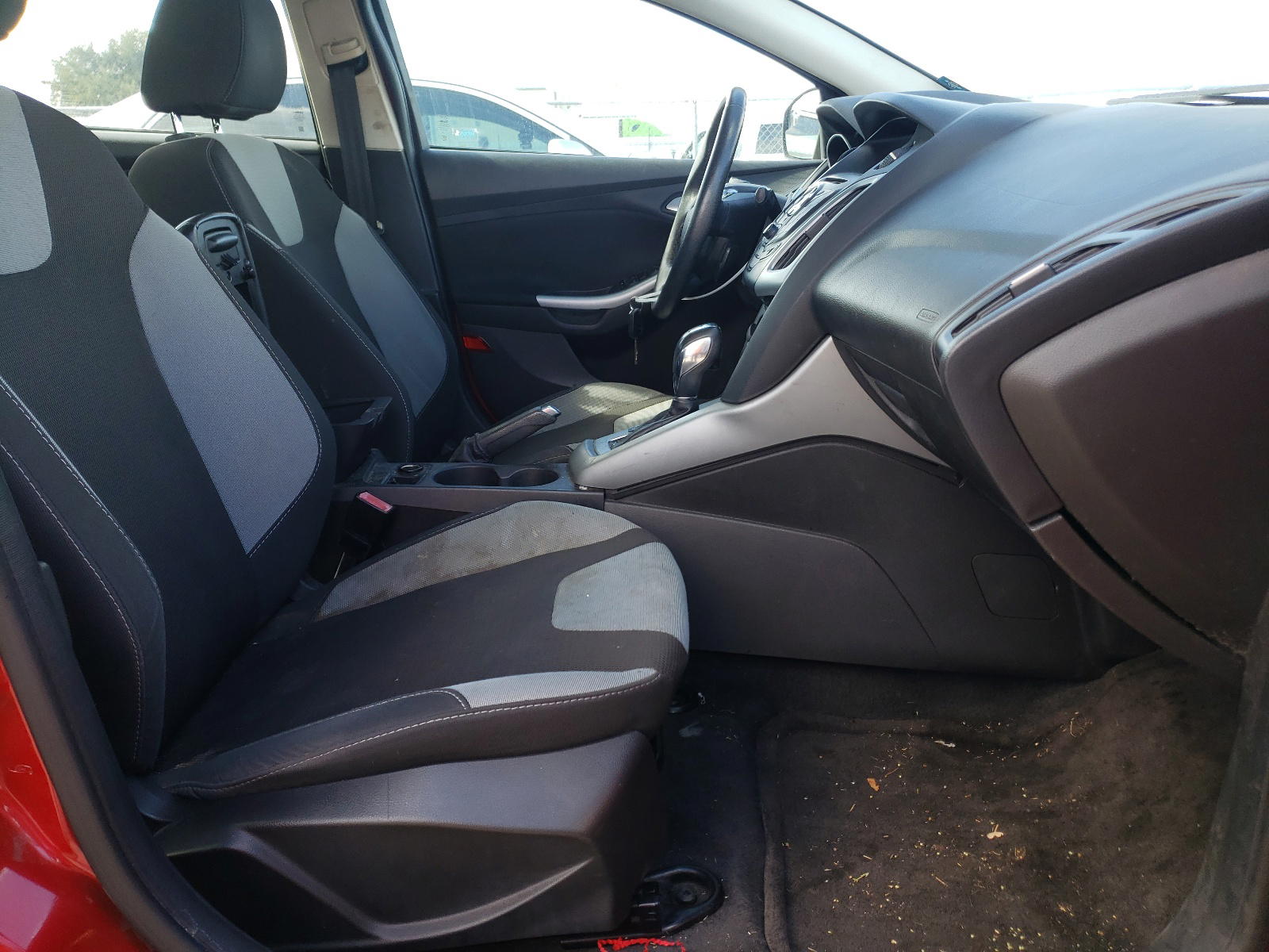 Photo 5 from auction – 2012 FORD FOCUS SE with VIN 1FAHP3F2XCL400780