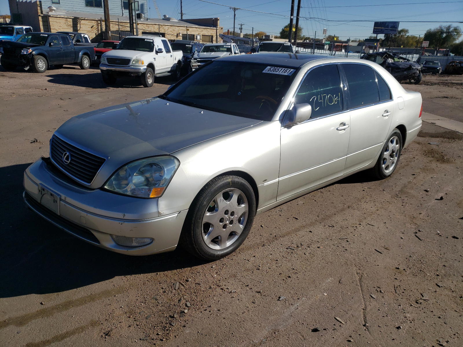 Photo 2 from auction – 2001 LEXUS LS 430 with VIN JTHBN30F310043036