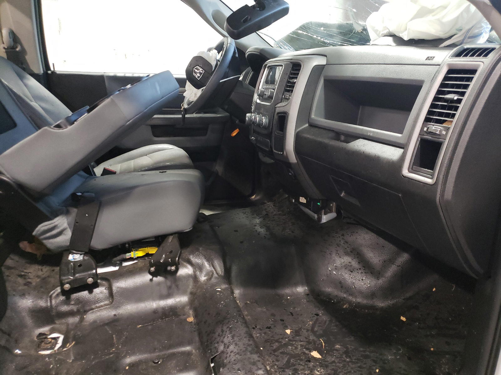 Photo 5 from auction – 2019 RAM 1500 CLASS with VIN 3C6JR6DG1KG617451