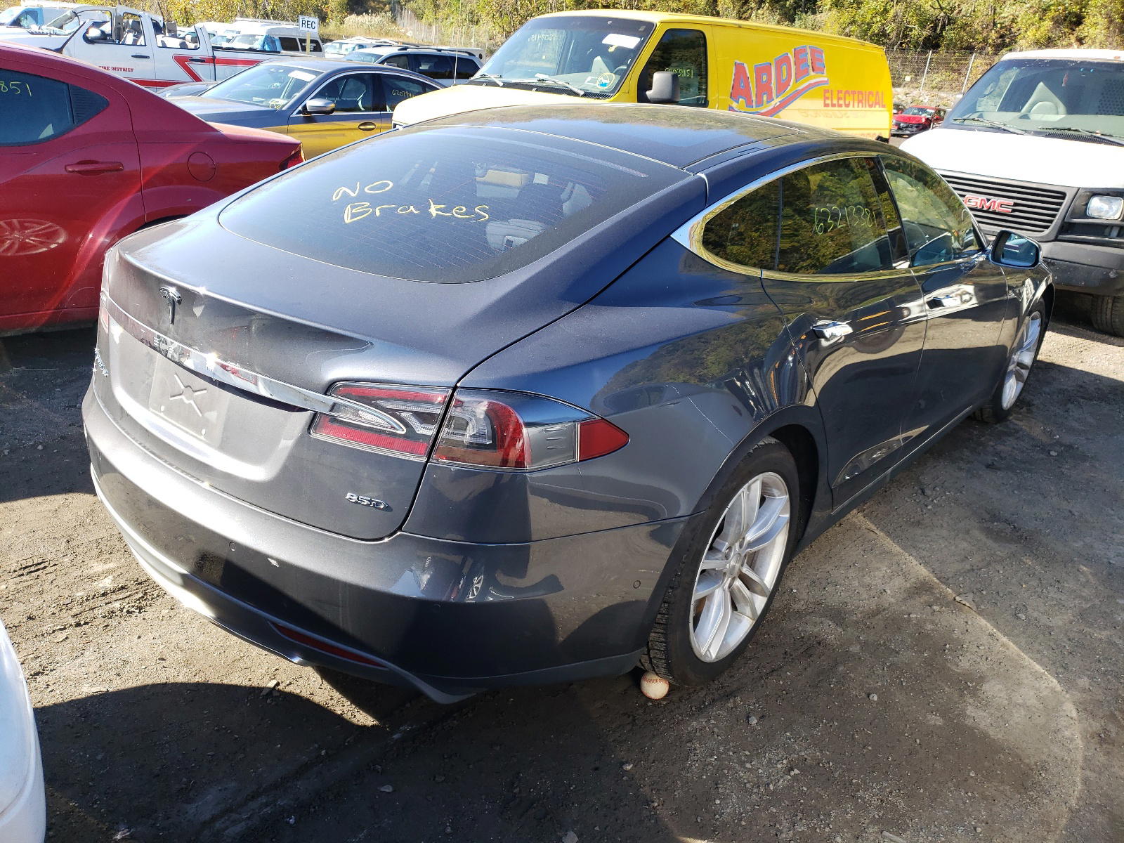 Photo 4 from auction – 2015 TESLA MODEL S 85 with VIN 5YJSA1H24FF082231