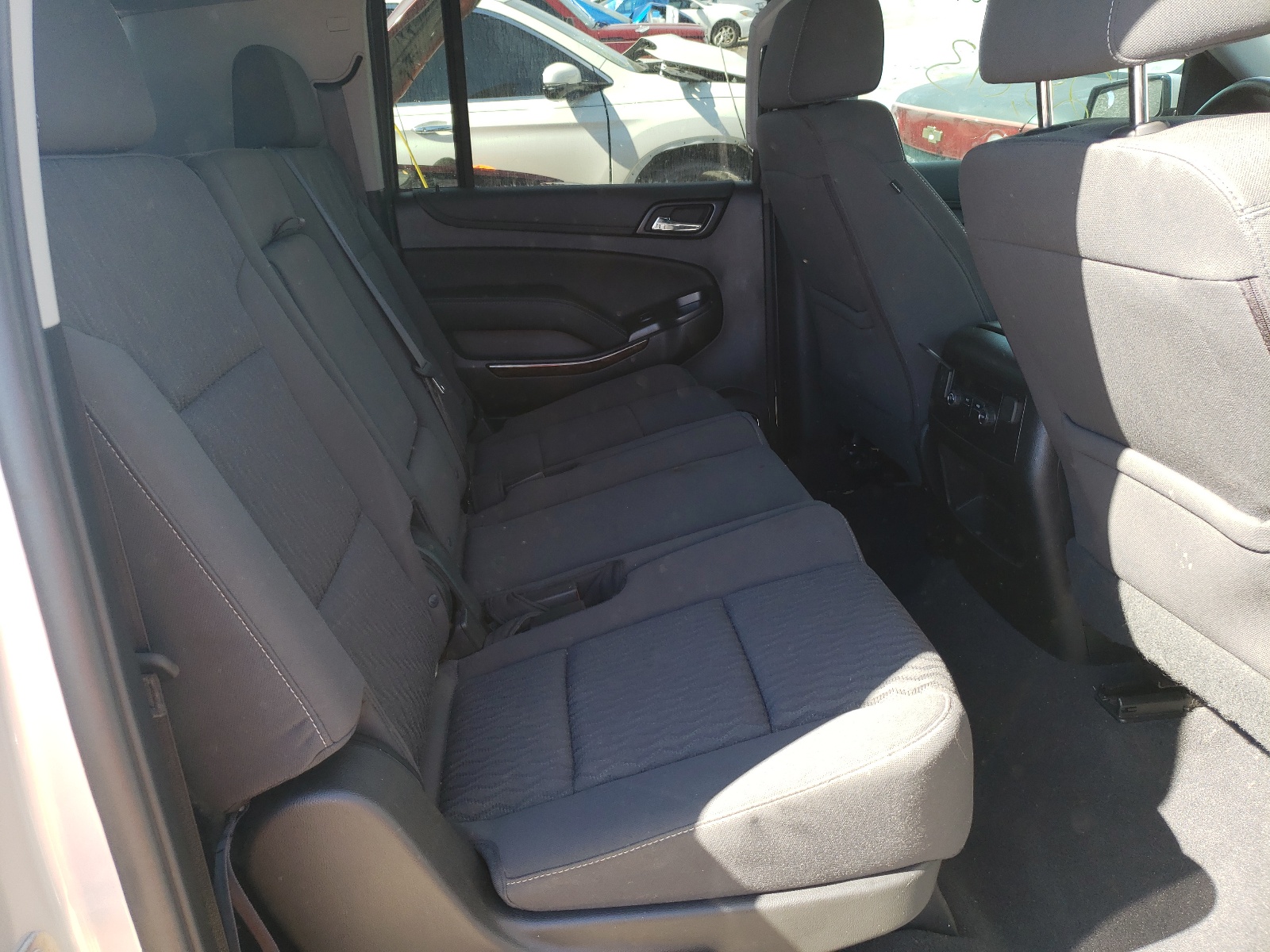 Photo 6 from auction – 2019 CHEVROLET SUBURBAN C with VIN 1GNSCGKCXKR133399