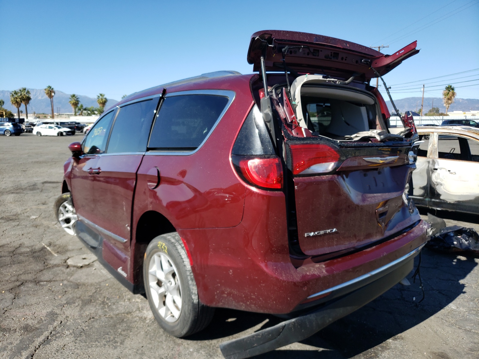 صورة رقم 3 من المزاد - 2018 CHRYSLER PACIFICA T مع VIN 2C4RC1BG9JR340494
