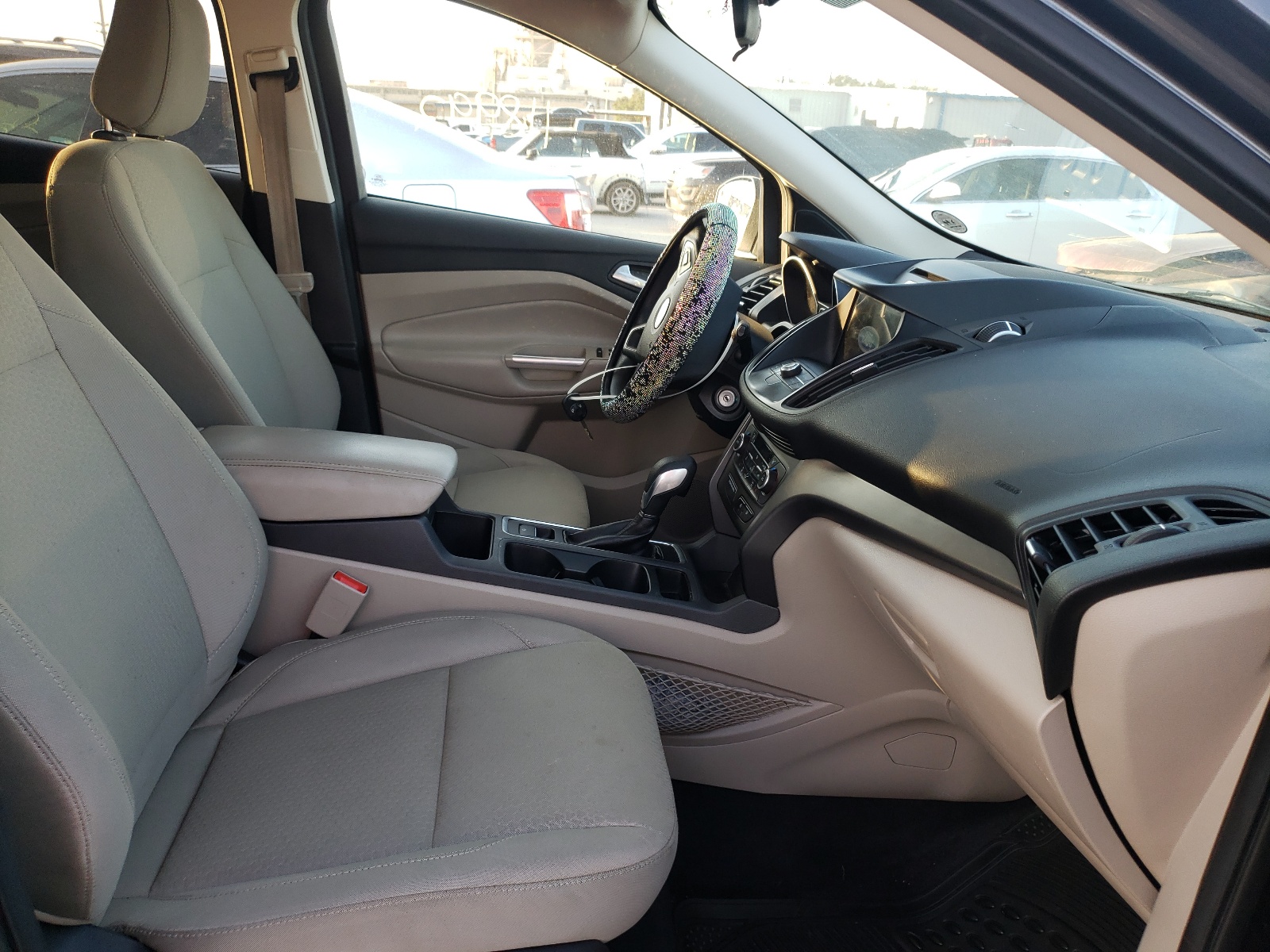 Photo 5 from auction – 2018 FORD ESCAPE SE with VIN 1FMCU0GD2JUA12571