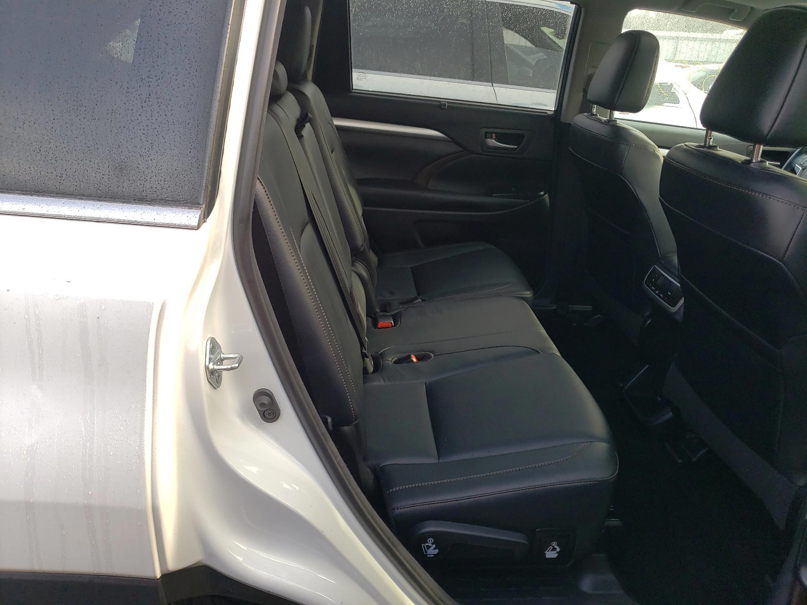 Photo 6 from auction – 2018 TOYOTA HIGHLANDER with VIN 5TDJZRFH7JS868202