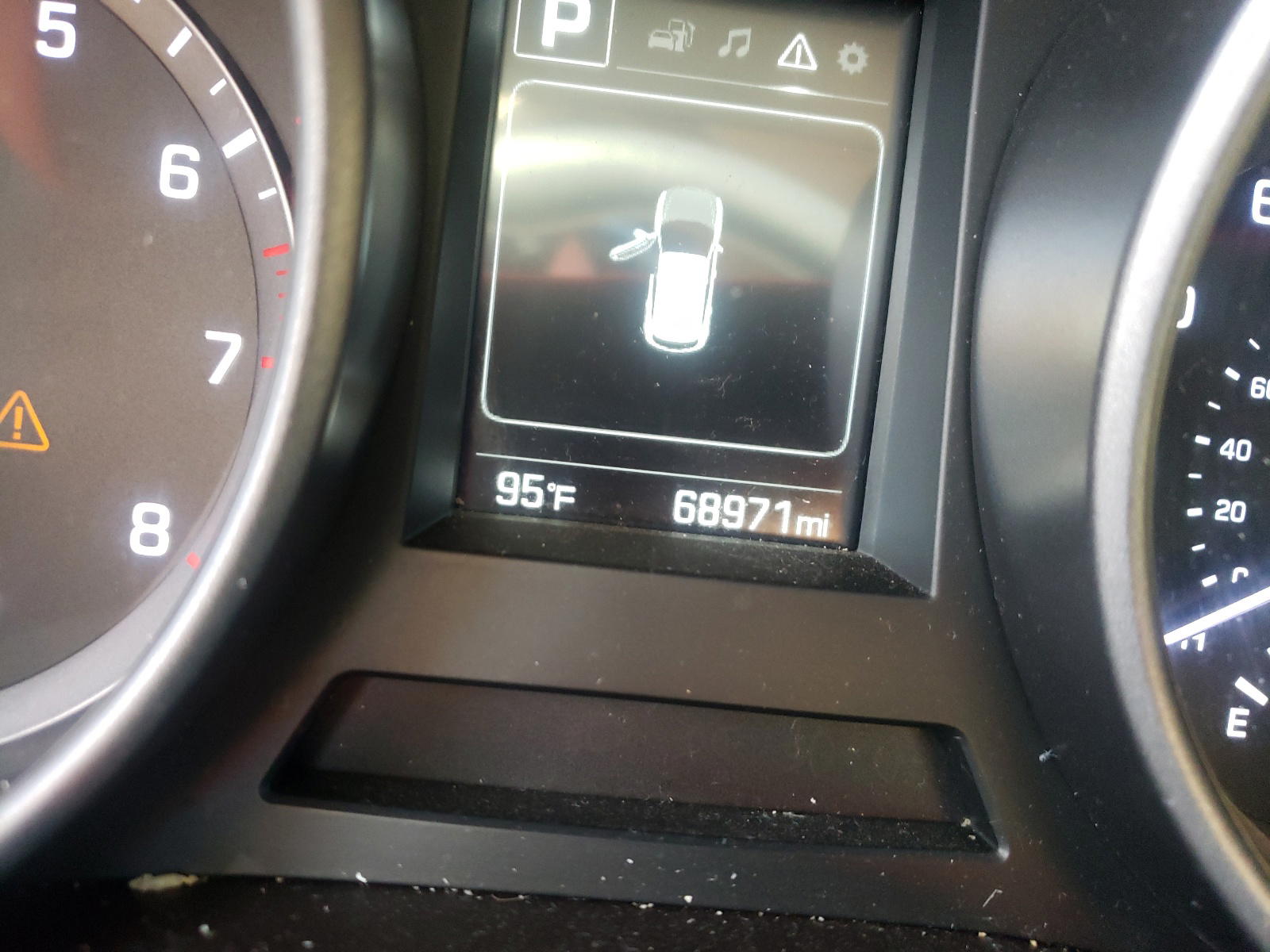 Photo 8 from auction – 2017 HYUNDAI SANTA FE S with VIN 5NMZU3LB2HH040800