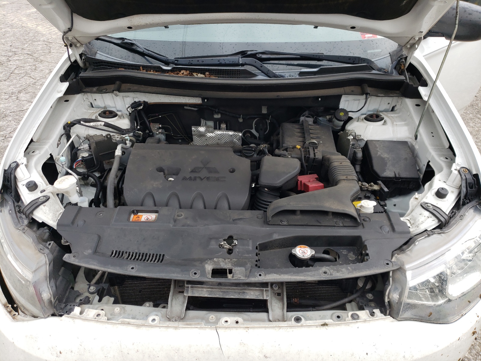 صورة رقم 7 من المزاد - 2014 MITSUBISHI OUTLANDER مع VIN JA4AD2A34EZ000710
