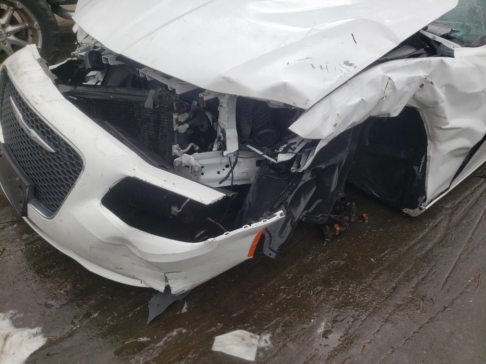 Photo 9 from auction – 2015 CHRYSLER 300 LIMITE with VIN 2C3CCAAG3FH743055