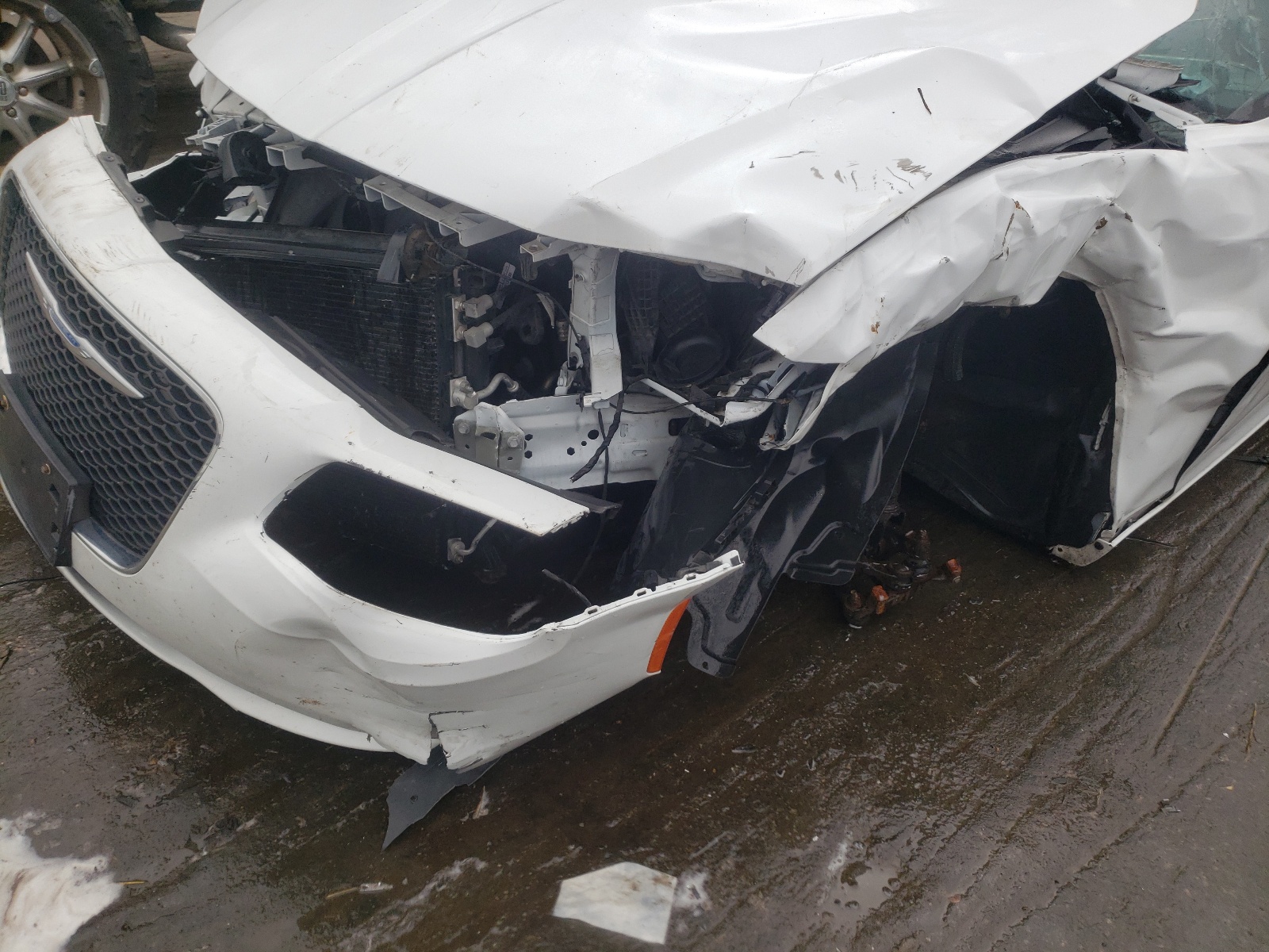 Фото 9 с аукциона – 2015 CHRYSLER 300 LIMITE с VIN 2C3CCAAG3FH743055