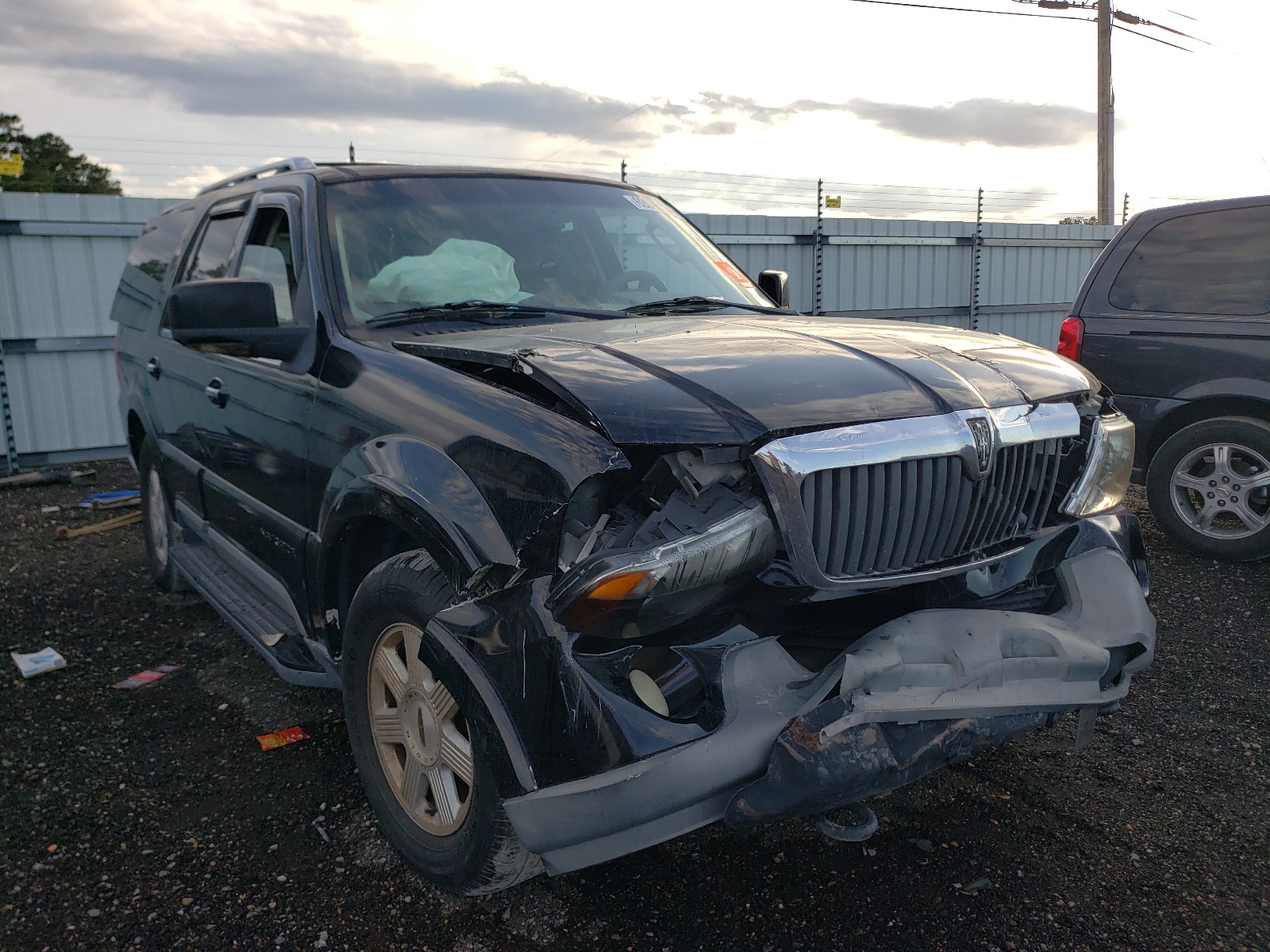 Photo 1 from auction – 2003 LINCOLN NAVIGATOR with VIN 5LMFU27R43LJ07577