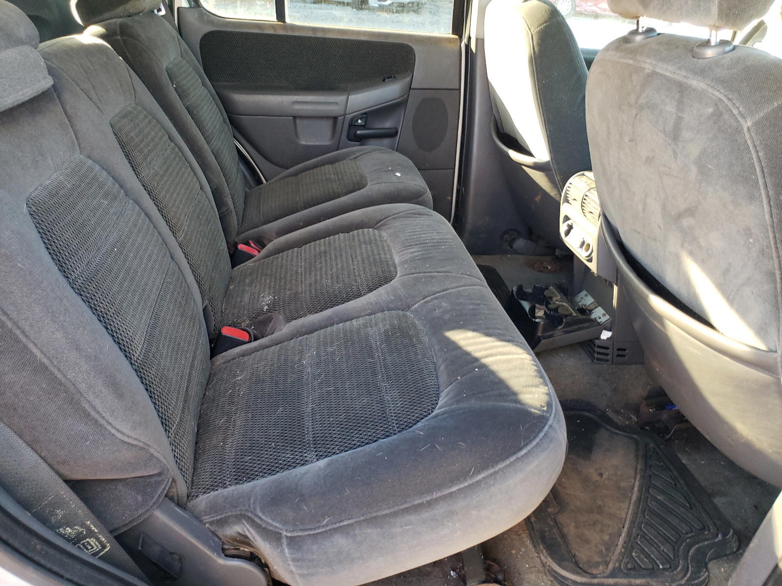Photo 6 from auction – 2002 FORD EXPLORER X with VIN 1FMZU73E32ZC22263