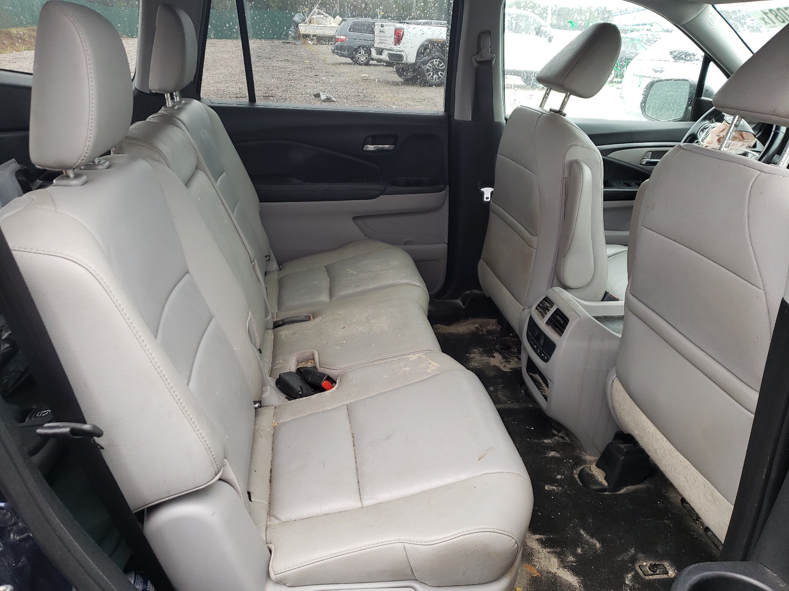 Photo 6 from auction – 2016 HONDA PILOT EXL with VIN 5FNYF5H6XGB022879