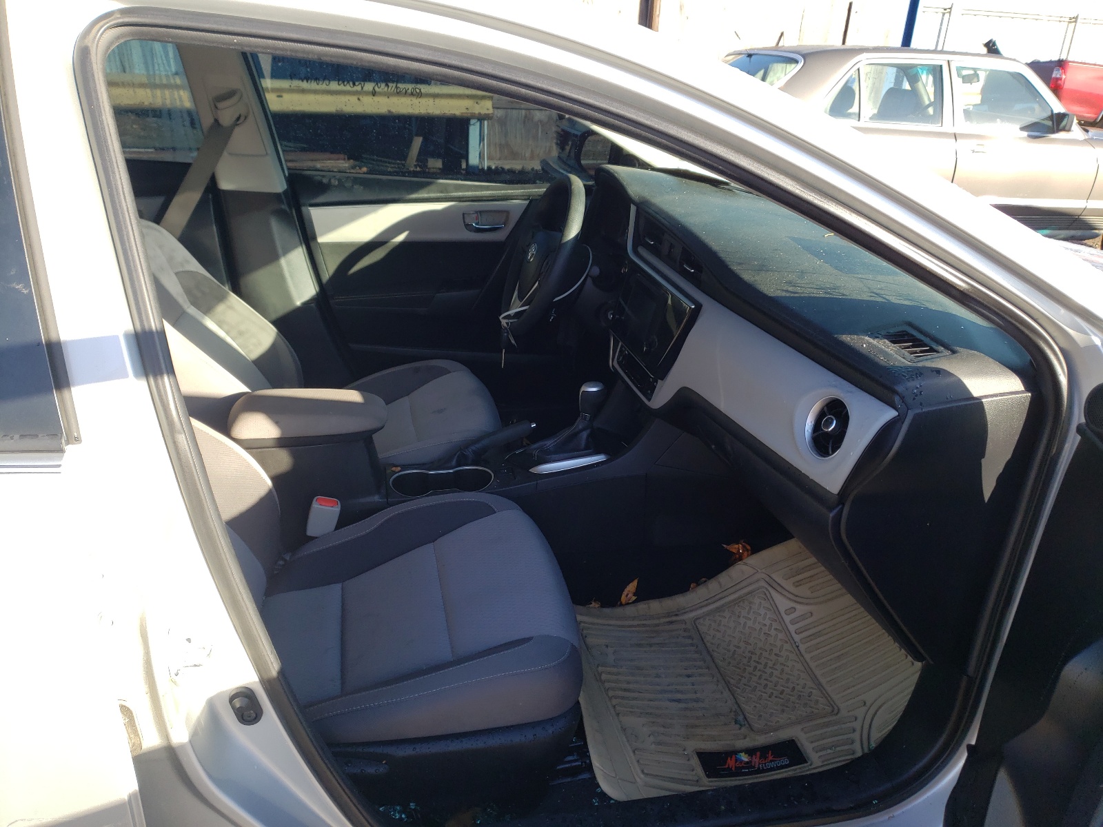 Photo 5 from auction – 2019 TOYOTA COROLLA L with VIN 5YFBURHE8KP890838
