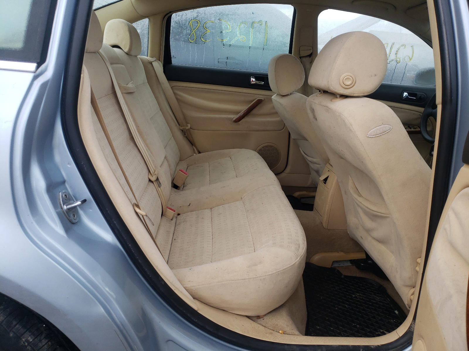 Photo 6 from auction – 2001 VOLKSWAGEN PASSAT GLS with VIN WVWPH63B01P142400