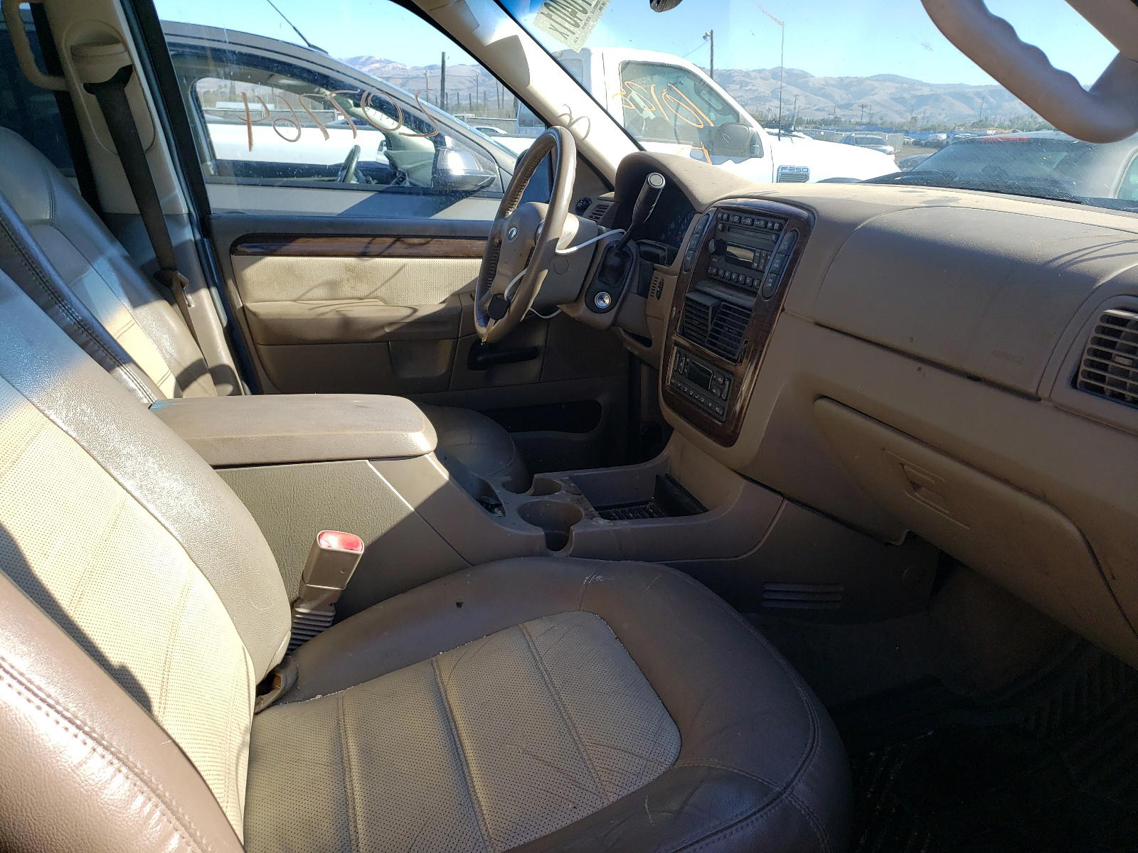 Photo 5 from auction – 2003 FORD EXPLORER E with VIN 1FMZU74E13UC33372