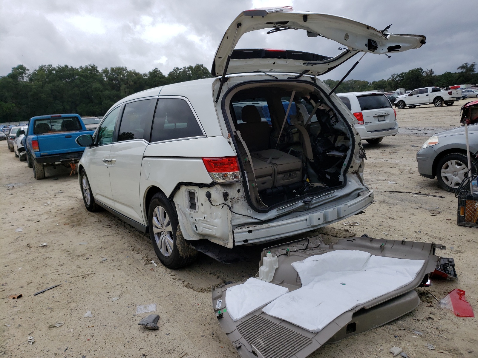 Photo 3 from auction – 2016 HONDA ODYSSEY EX with VIN 5FNRL5H46GB046088
