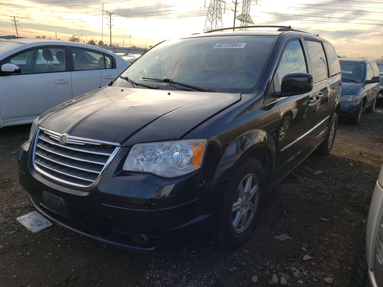 Photo 2 from auction – 2010 CHRYSLER TOWN & COU with VIN 2A4RR5D15AR212598