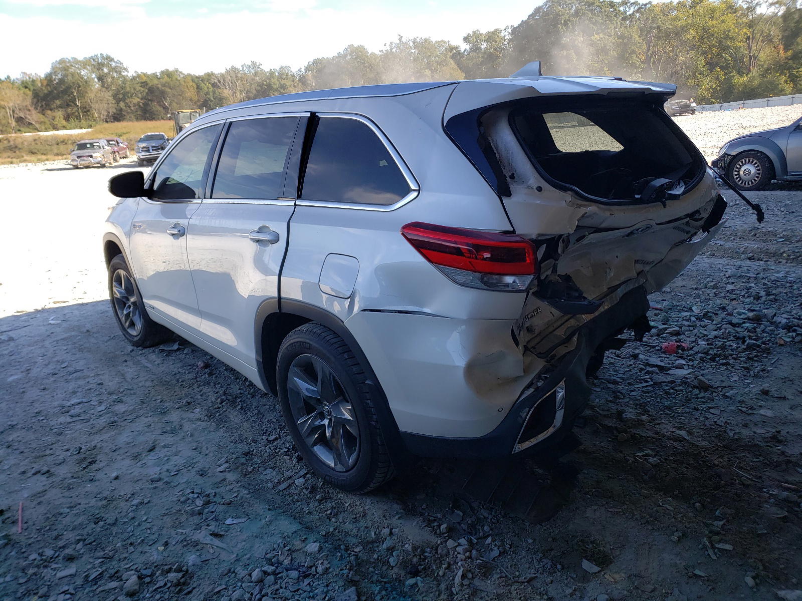 Photo 3 from auction – 2017 TOYOTA HIGHLANDER with VIN 5TDDGRFH0HS030350