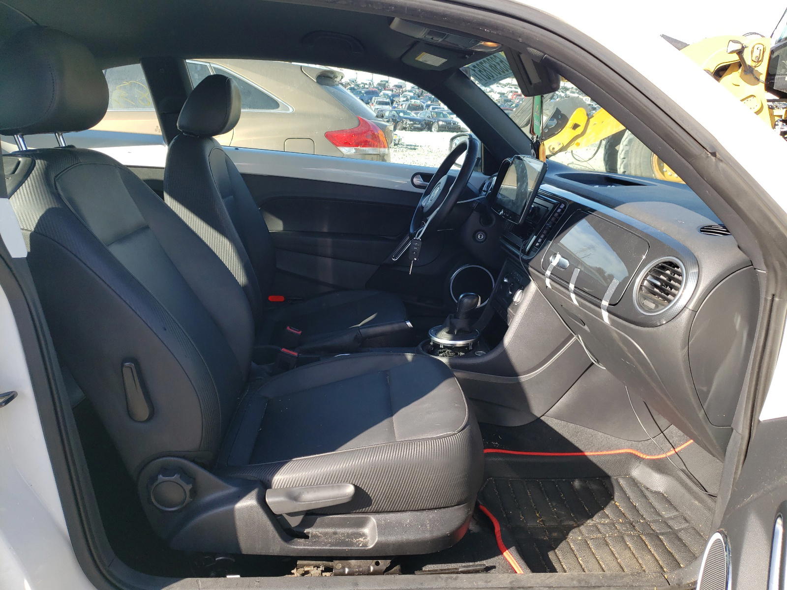 Photo 5 from auction – 2012 VOLKSWAGEN BEETLE with VIN 3VWJP7AT3CM611530