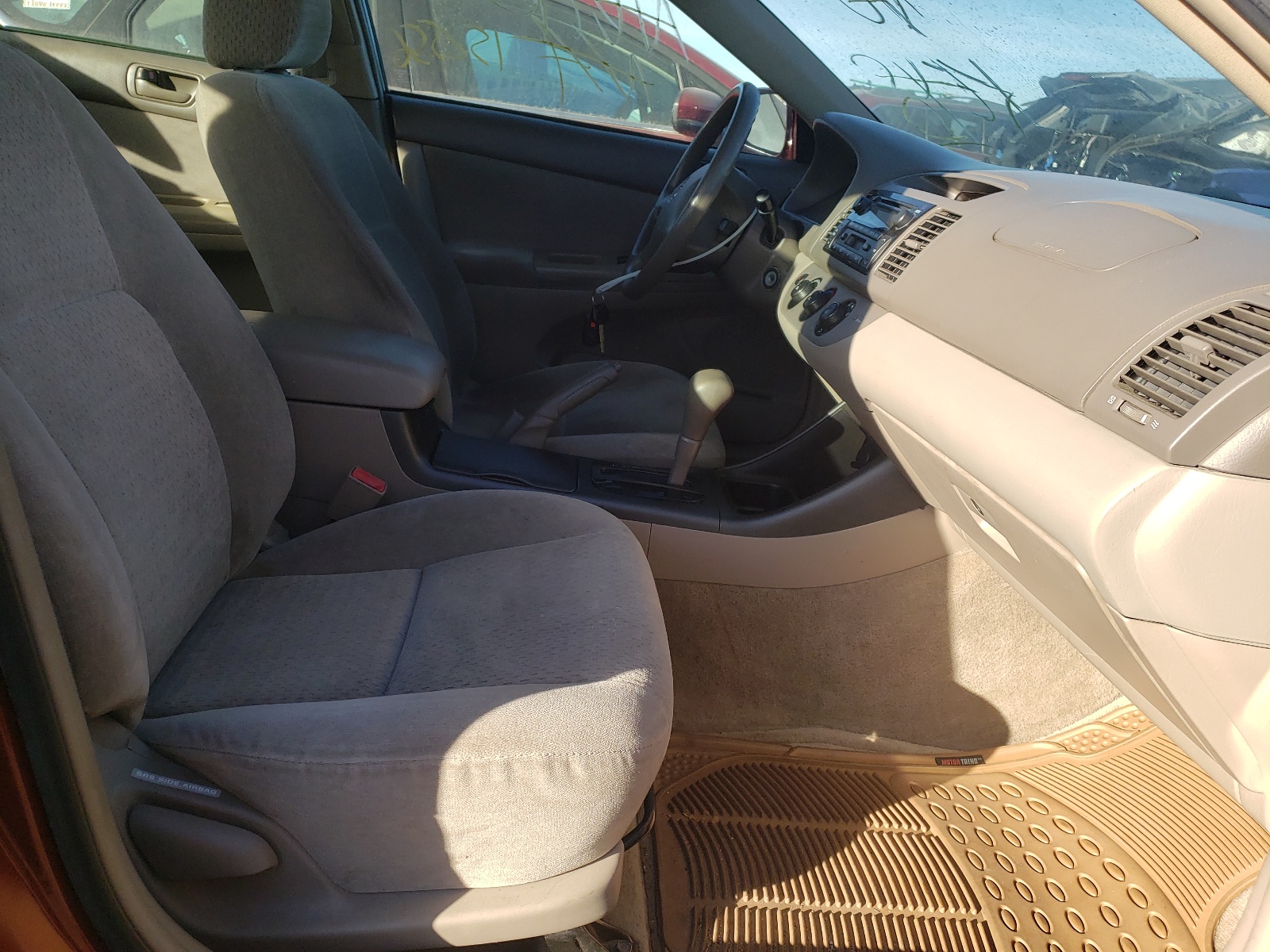 Photo 5 from auction – 2002 TOYOTA CAMRY LE with VIN 4T1BF30K12U035146