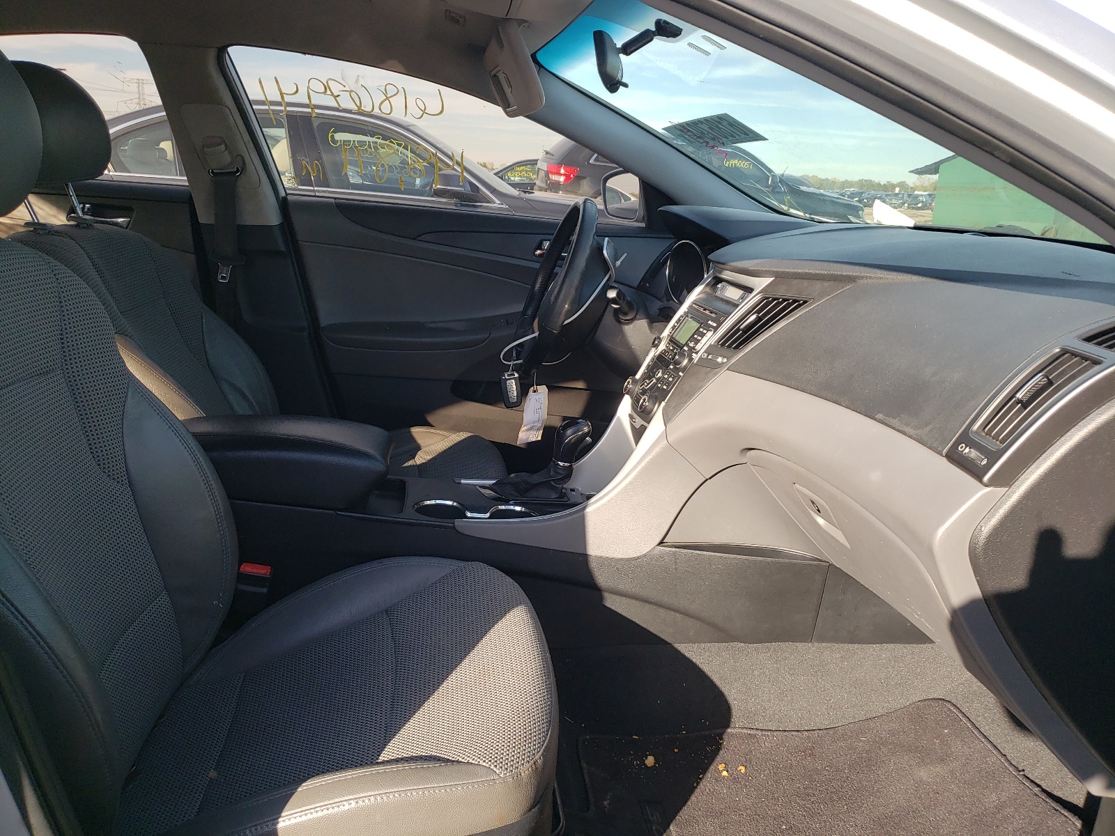 Photo 5 from auction – 2011 HYUNDAI SONATA SE with VIN 5NPEC4AB8BH195436