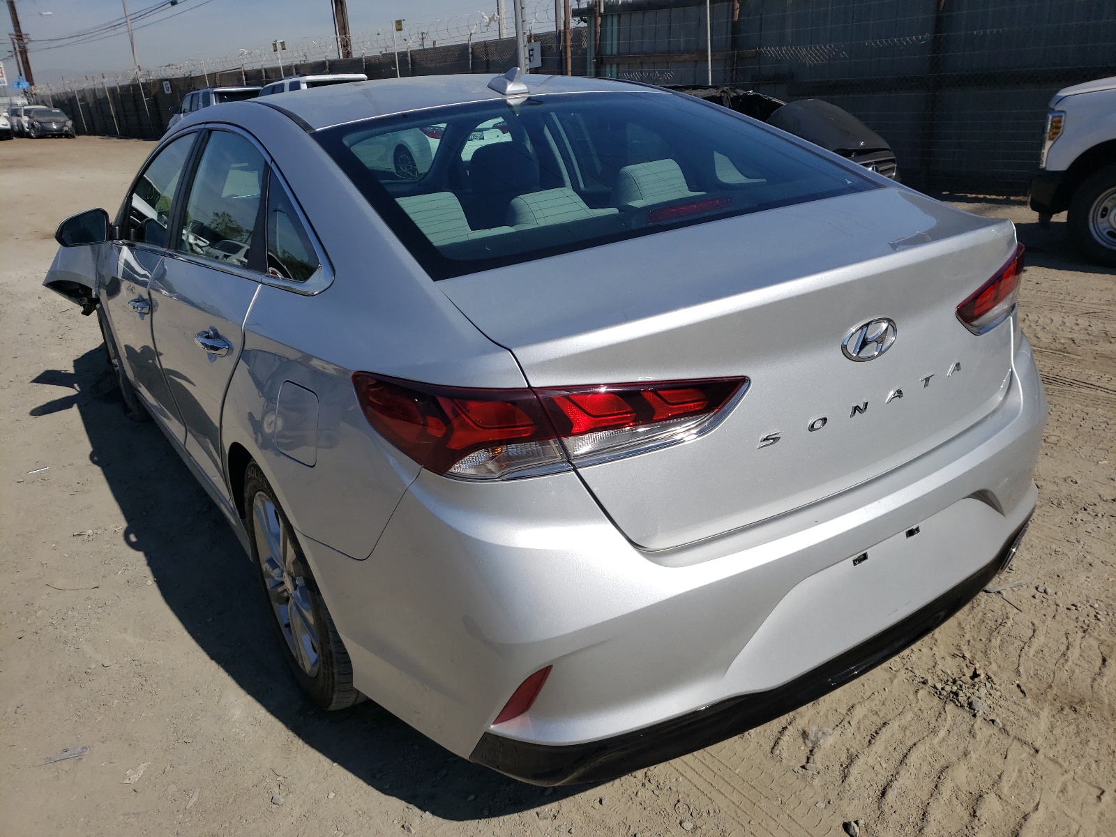 Photo 3 from auction – 2018 HYUNDAI SONATA SPO with VIN 5NPE34AF2JH632087