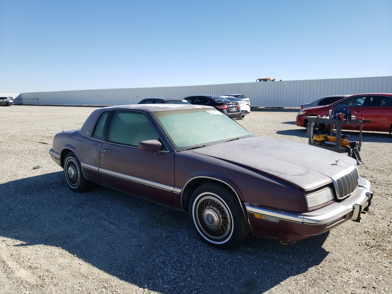 Photo 1 from auction – 1992 BUICK RIVIERA with VIN 1G4EZ13LXNU402580