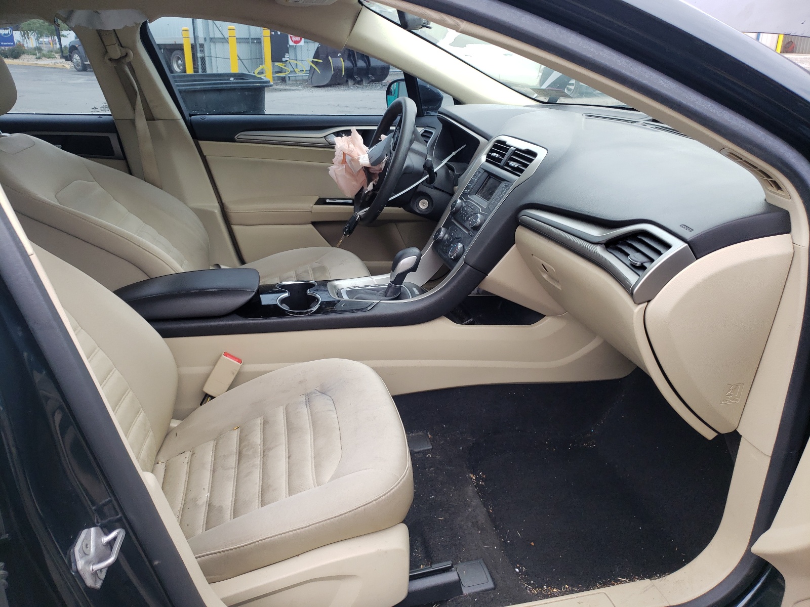 Photo 5 from auction – 2014 FORD FUSION SE with VIN 3FA6P0H79ER168384