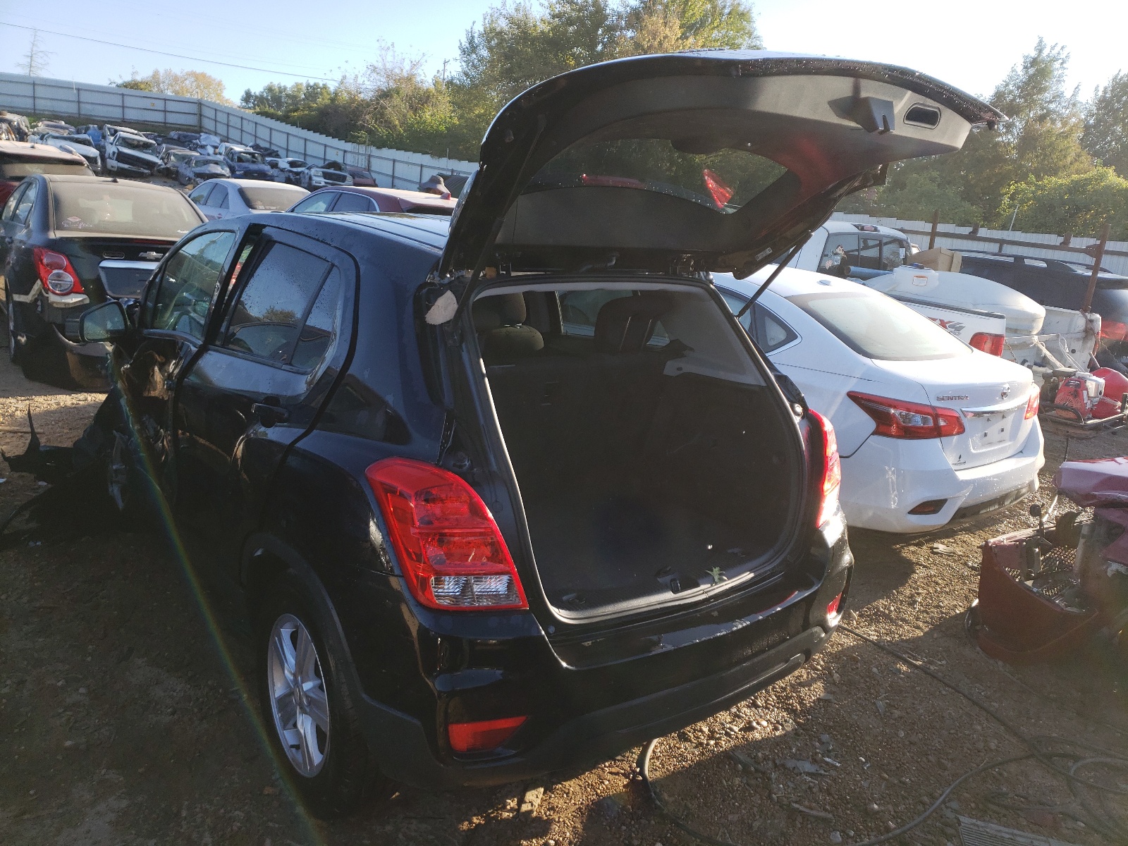 Photo 3 from auction – 2020 CHEVROLET TRAX LS with VIN 3GNCJKSB9LL115683