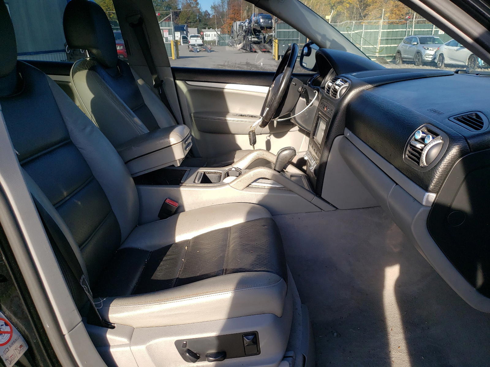 Photo 5 from auction – 2006 PORSCHE CAYENNE S with VIN WP1AB29P76LA68442