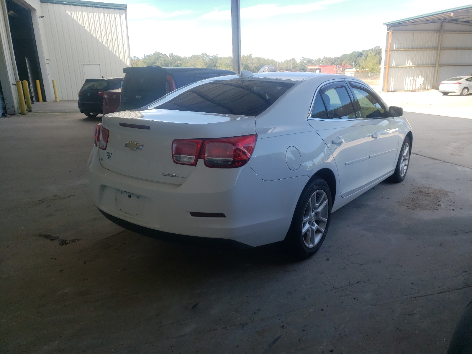 Photo 4 from auction – 2016 CHEVROLET MALIBU LIM with VIN 1G11C5SA1GF104933