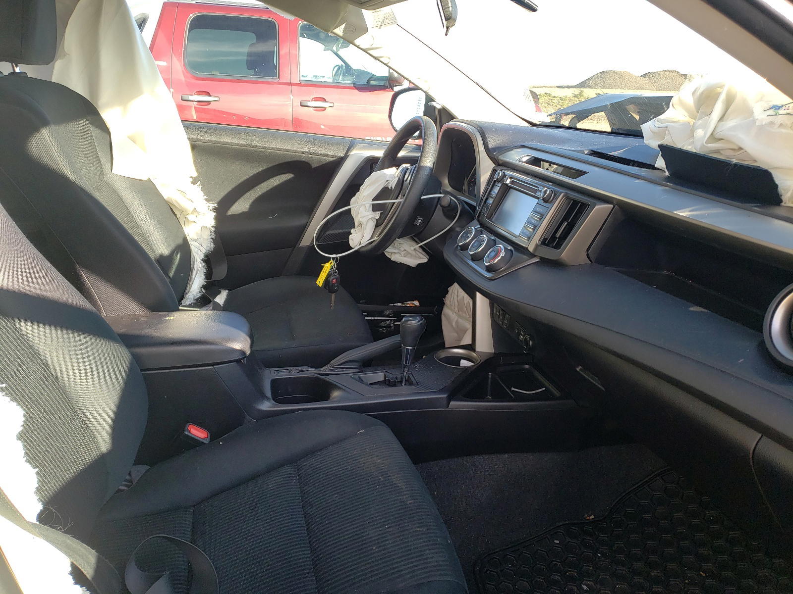 Photo 5 from auction – 2015 TOYOTA RAV4 LE with VIN 2T3BFREV7FW285428