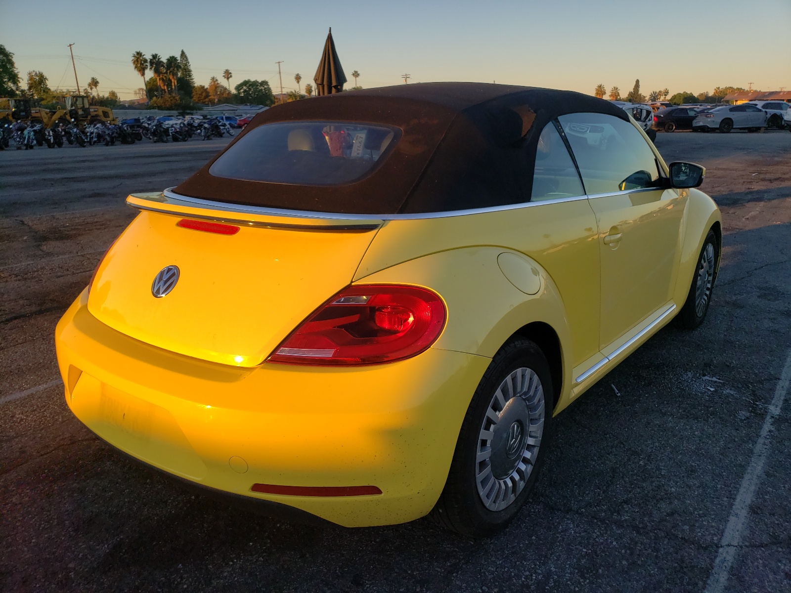 Photo 4 from auction – 2013 VOLKSWAGEN BEETLE with VIN 3VW5P7AT5DM827110