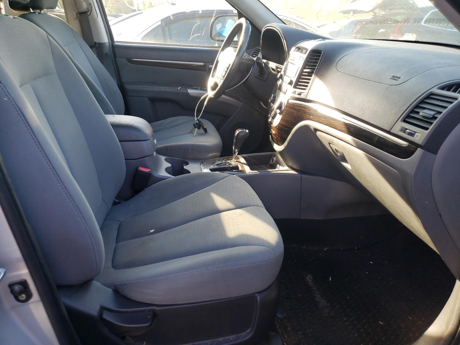 Photo 5 from auction – 2010 HYUNDAI SANTA FE with VIN 5NMSGDAB1AH379474