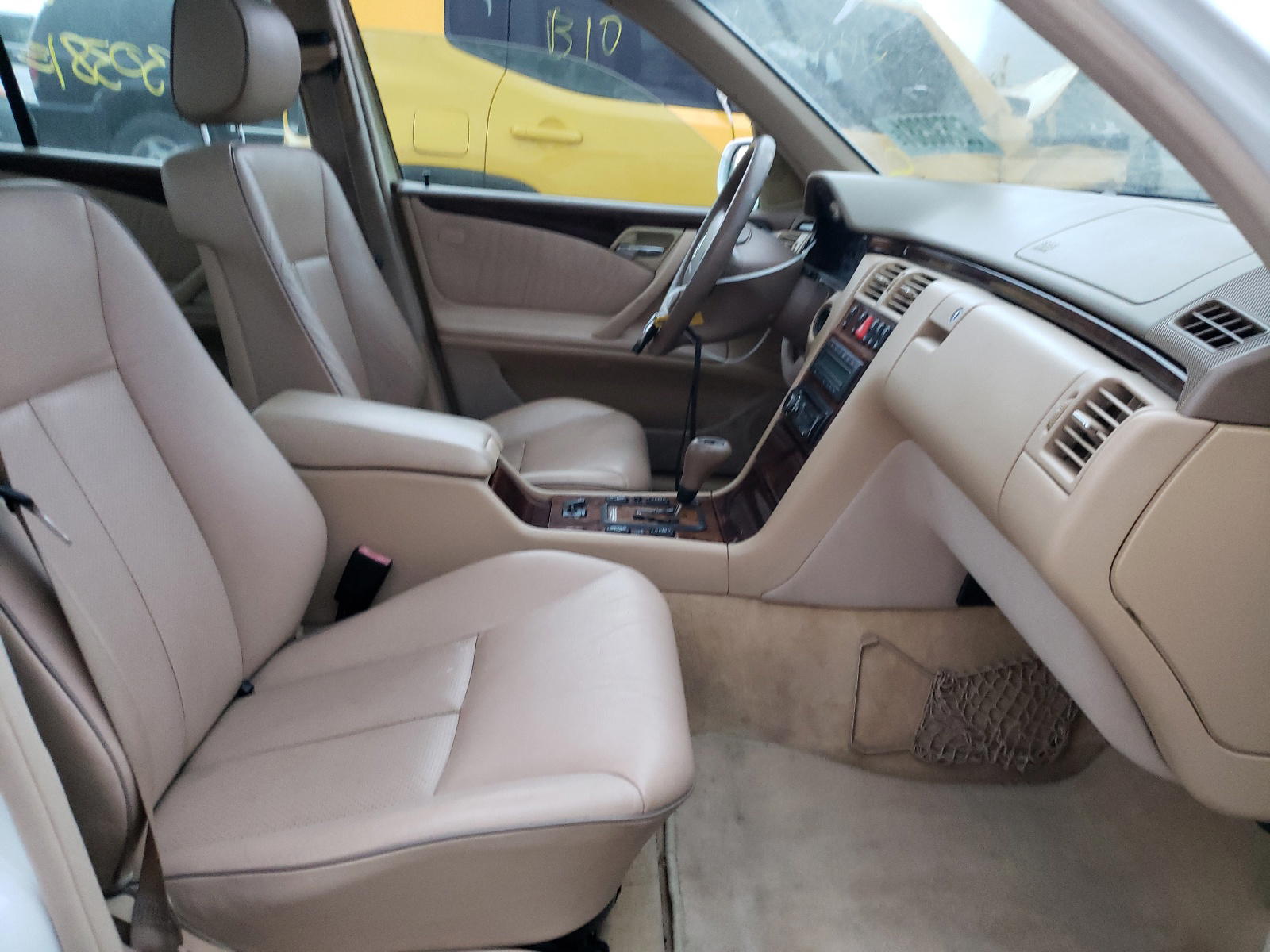 Photo 5 from auction – 2000 MERCEDES-BENZ E-320 with VIN WDBJF65J4YB135679