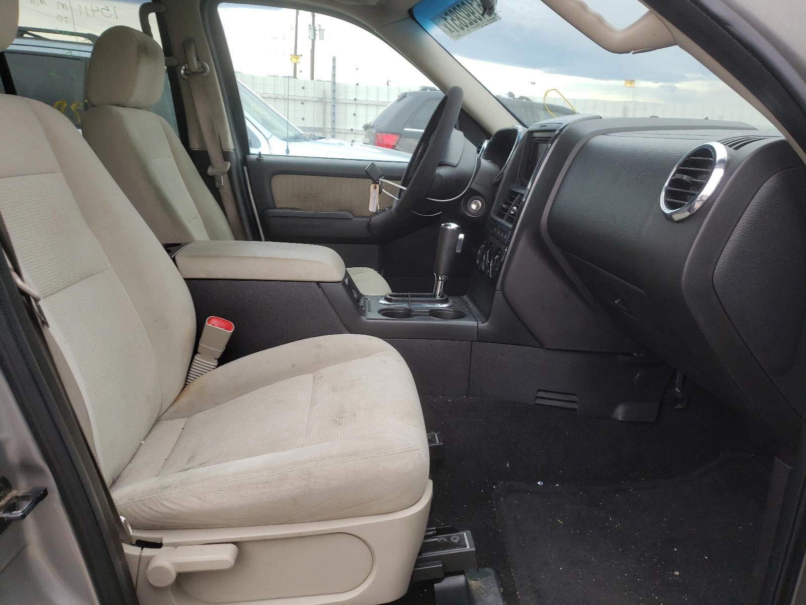 Photo 5 from auction – 2008 FORD EXPLORER X with VIN 1FMEU73E48UA45551