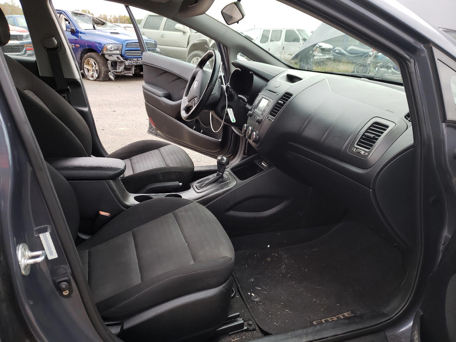 Photo 5 from auction – 2015 KIA FORTE EX with VIN KNAFX4A88F5392851