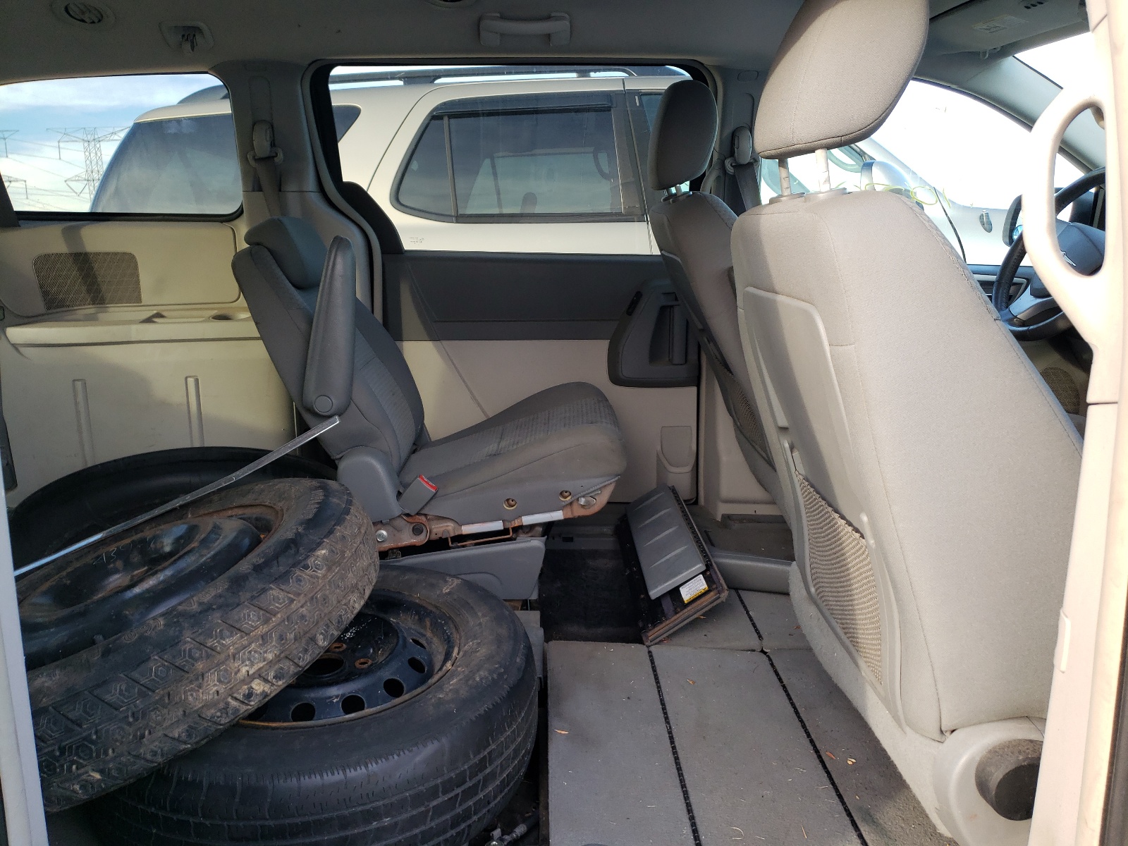 Photo 6 from auction – 2010 CHRYSLER TOWN & COU with VIN 2A4RR5D15AR212598