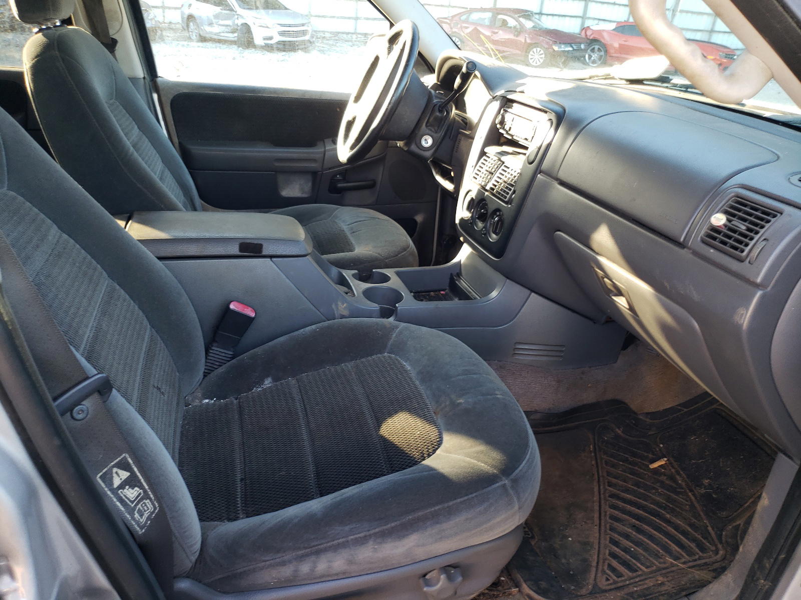 Photo 5 from auction – 2002 FORD EXPLORER X with VIN 1FMZU73E32ZC22263