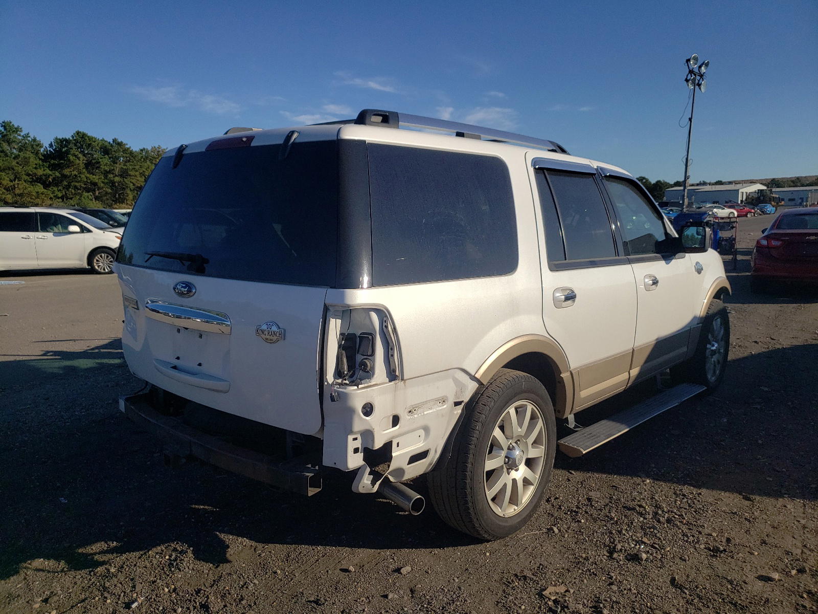 Photo 4 from auction – 2014 FORD EXPEDITION with VIN 1FMJU1J51EEF61287
