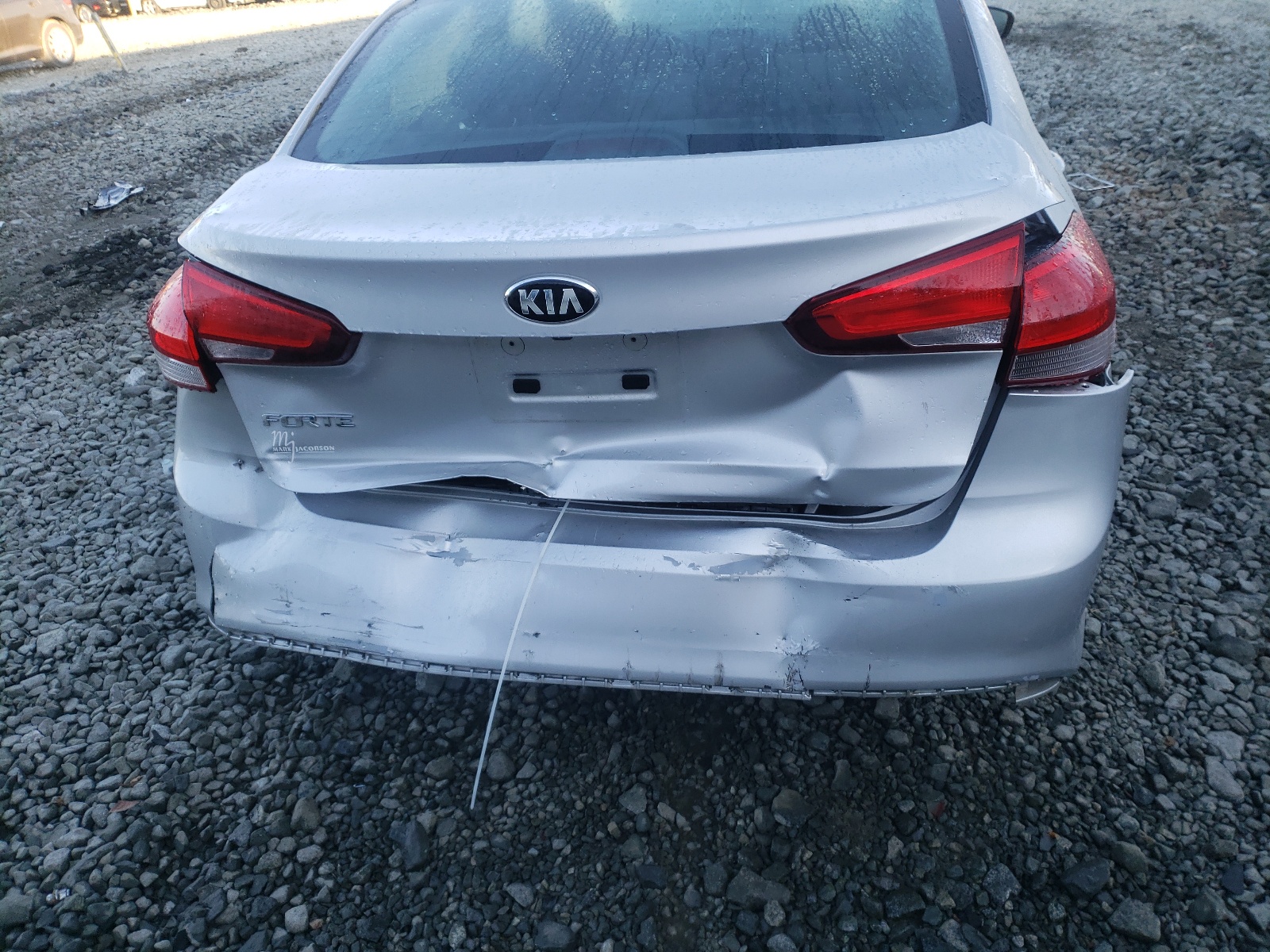 Photo 9 from auction – 2018 KIA FORTE LX with VIN 3KPFL4A73JE239507