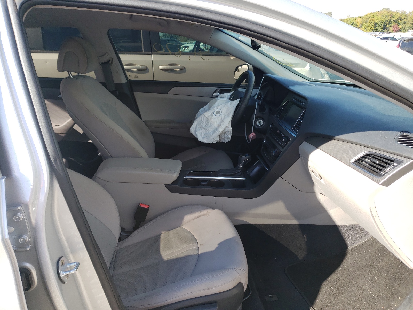 Photo 5 from auction – 2016 HYUNDAI SONATA SE with VIN 5NPE24AF1GH397001